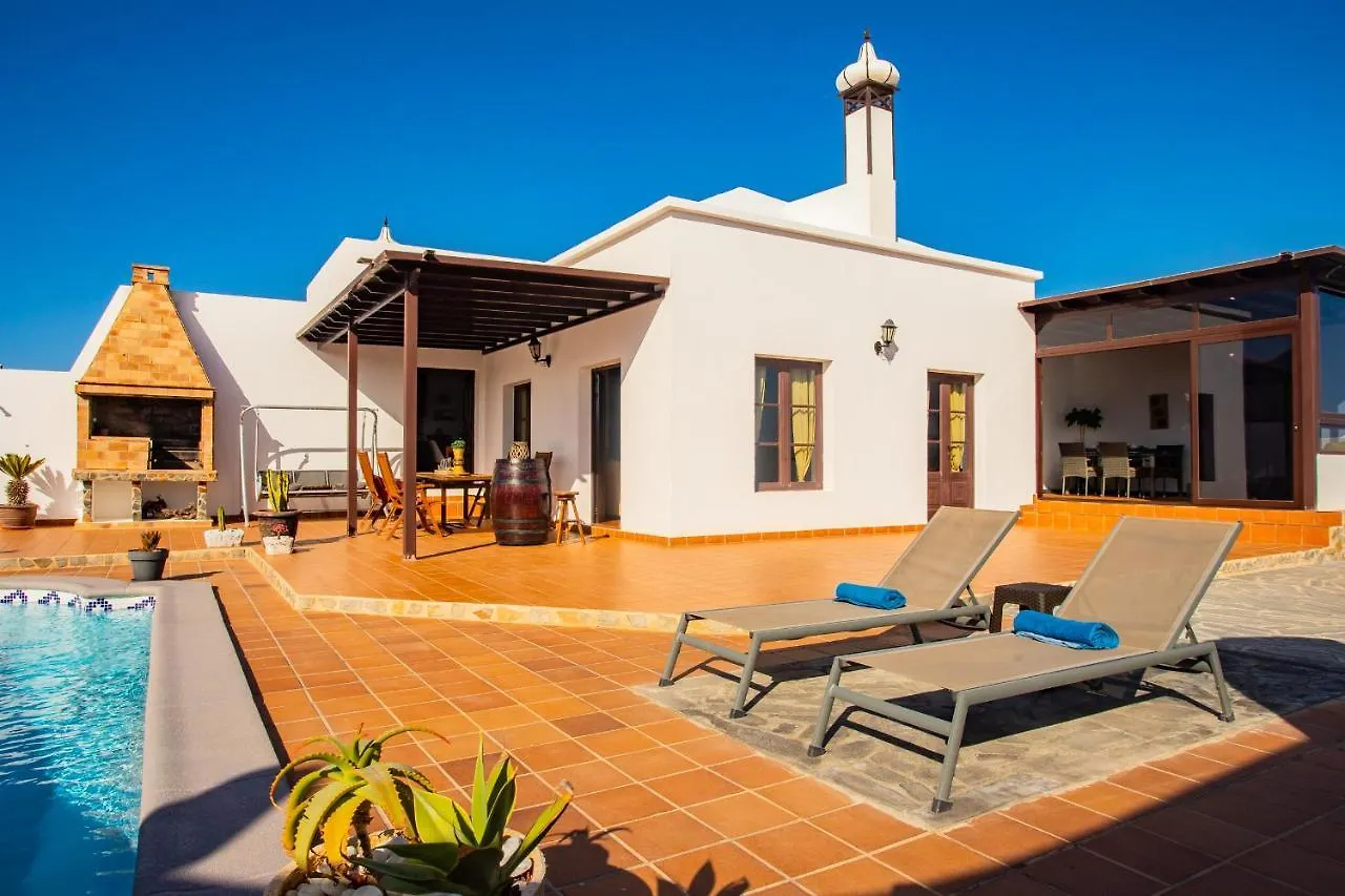 Villa Eslanzarote Acoruma House, Super Wifi, Heated Pool Güime