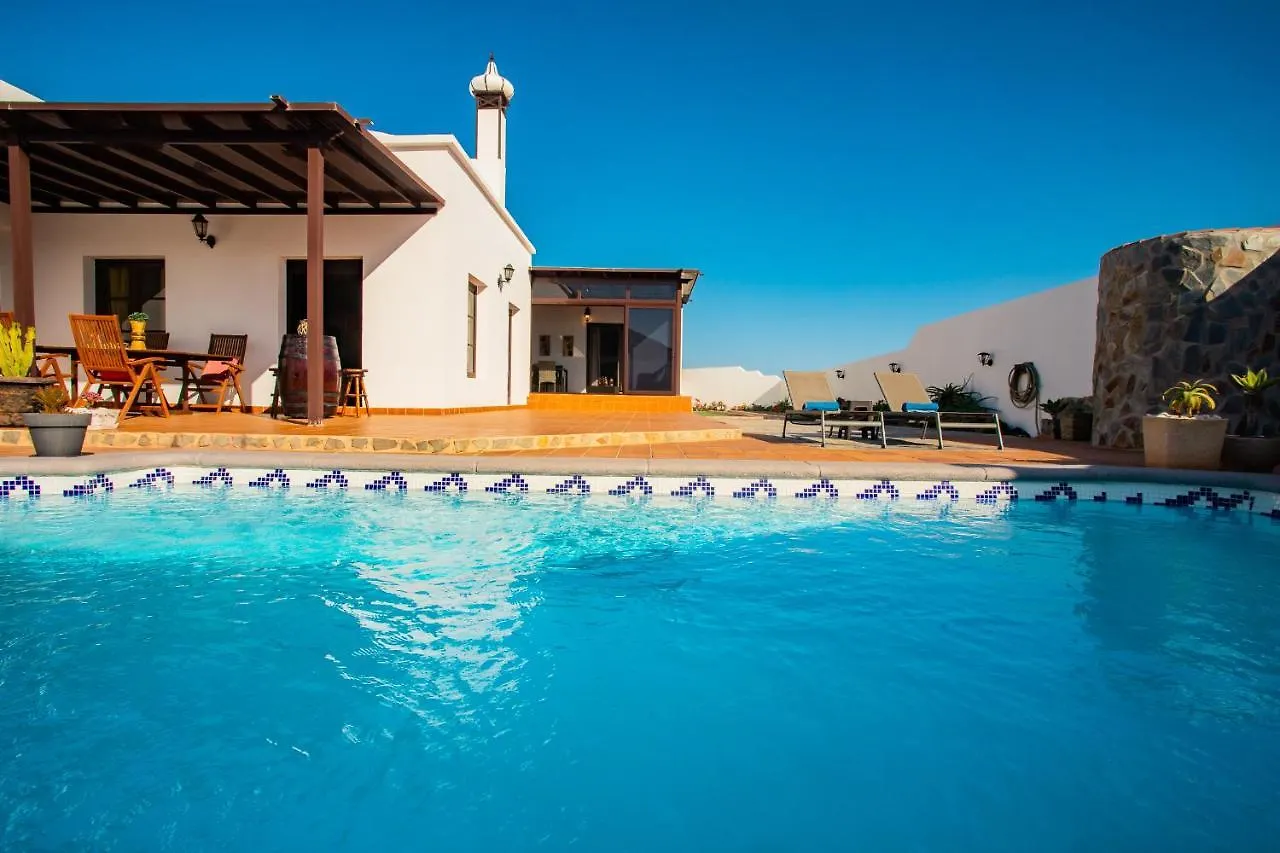Eslanzarote Acoruma House, Super Wifi, Heated Pool Güime 0*,  Spanien