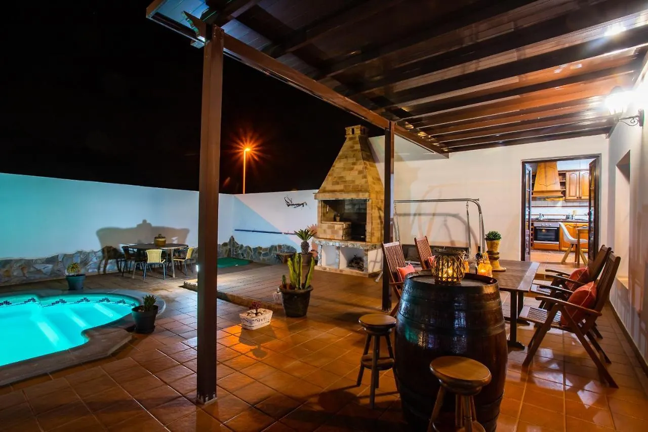 Villa Eslanzarote Acoruma House, Super Wifi, Heated Pool Güime